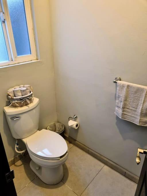 Clean&Equipped, 1-Floor 3-Bedroom Downtown House เอนเซนาดา ภายนอก รูปภาพ